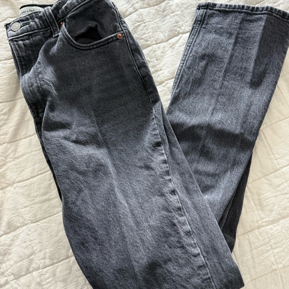 Abercrombie Curve Love Ultra High Rise 90s Straight Jeans